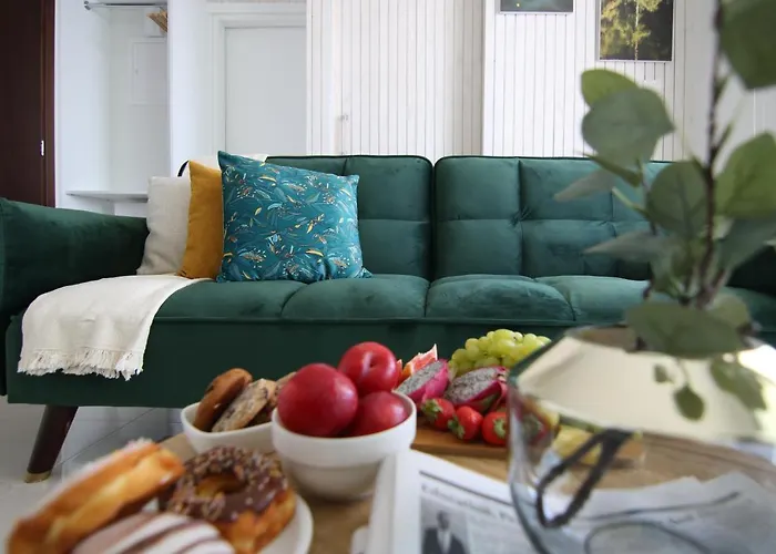 Phaedrus Living: Seaview Emerald Flat Lighthouse 48 *