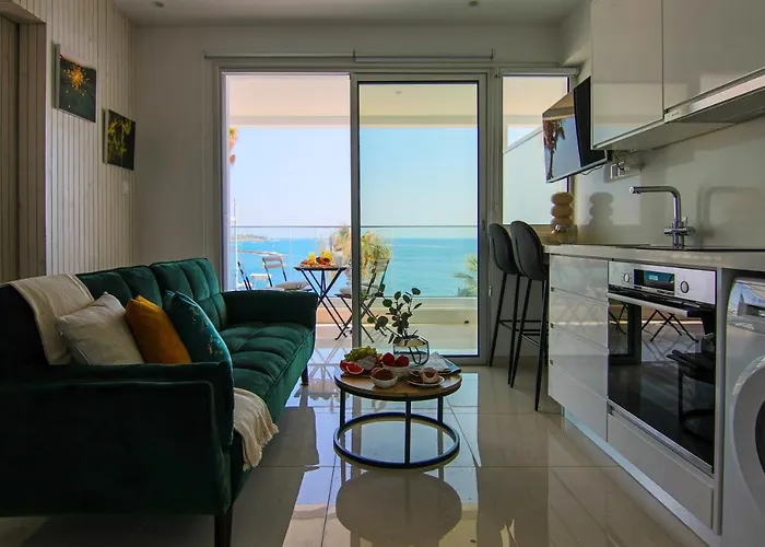 Phaedrus Living: Seaview Emerald Flat Lighthouse 48