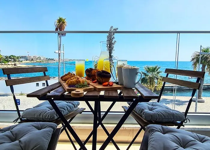 Phaedrus Living: Seaview Emerald Flat Lighthouse 48 *