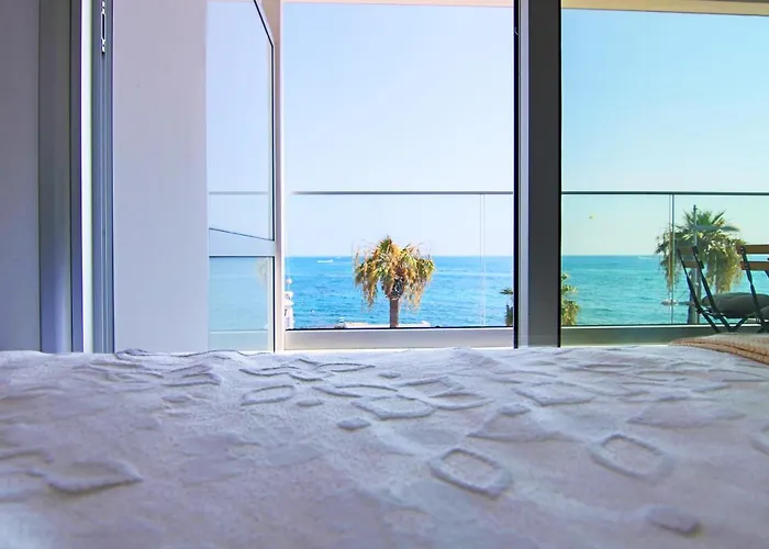 Phaedrus Living: Seaview Emerald Flat Lighthouse 48 Apartamento *